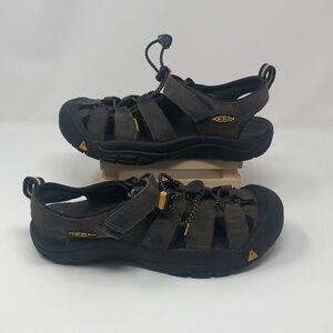 KEEN Newport Premium Dark Brown Water Resistan Leather Children’s Size 4